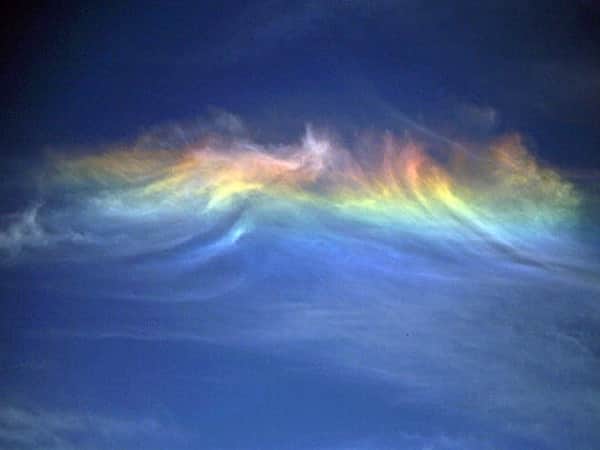 Lý giải của khoa học về hiện tượng đám mây ngũ sắc